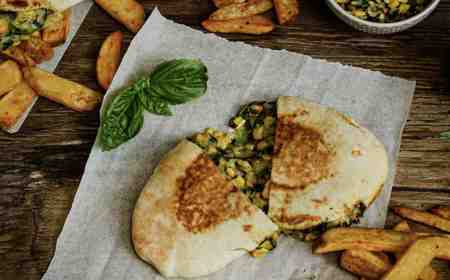 Spinach & Corn Pitas With Oven Chips